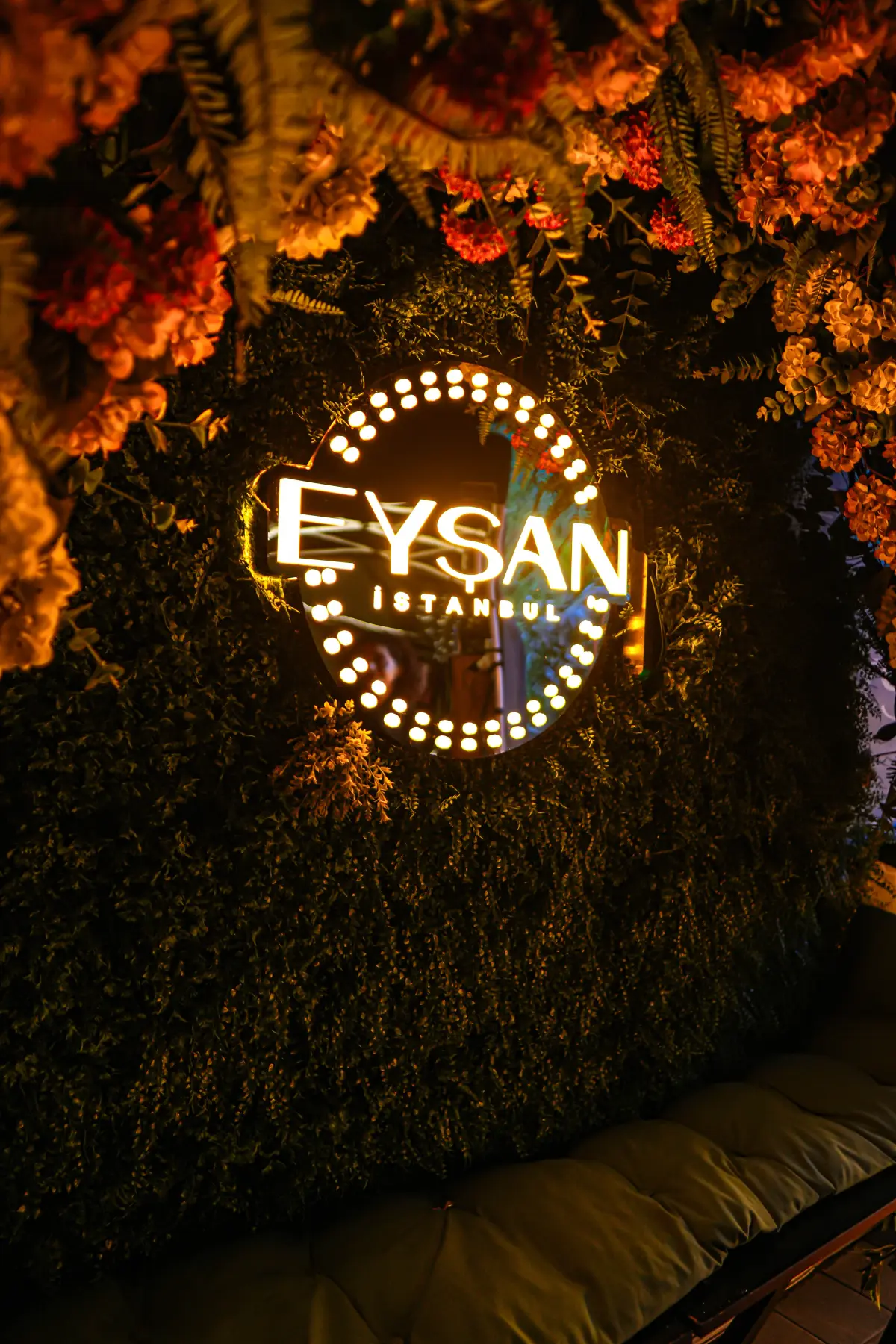 Eysan İstanbul DJ pod ve sahne