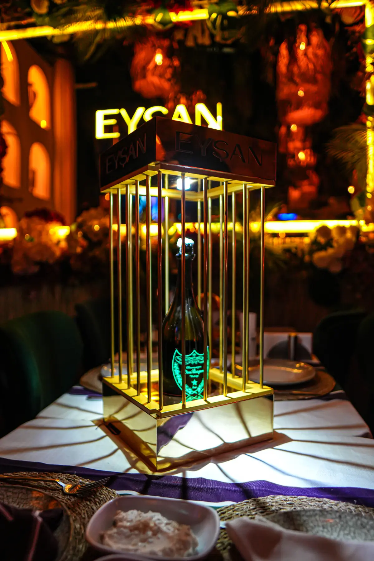 Eysan İstanbul DJ pod ve sahne